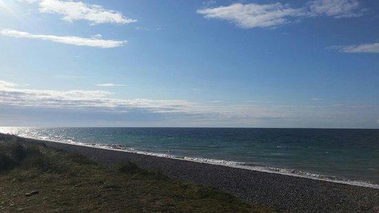 Cei Bach Beach
